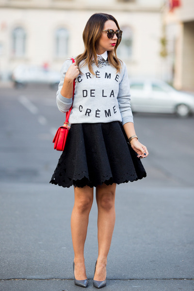 zoe-karssen-sweater-red-zara-bag-black-h-m-trend-skirt_400